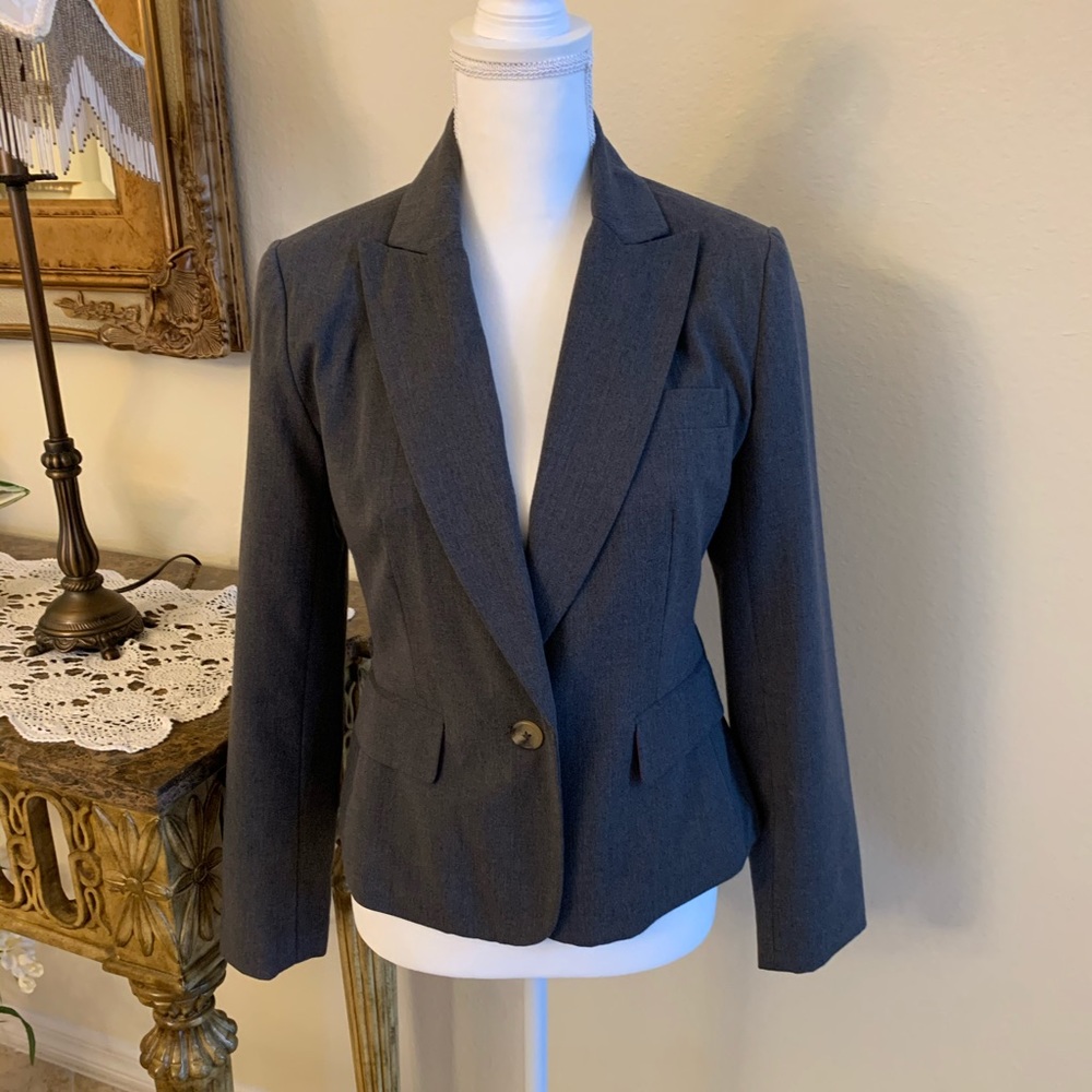 Isaac Mizrahi gray two piece suit, Size 4